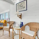 Stunning In With Kitchen Holiday home