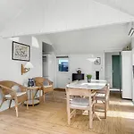Stunning In With Kitchen Fanø